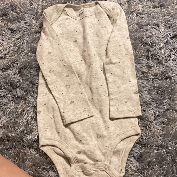 Set of 7 Carter’s onesies - Picture 7 of 8